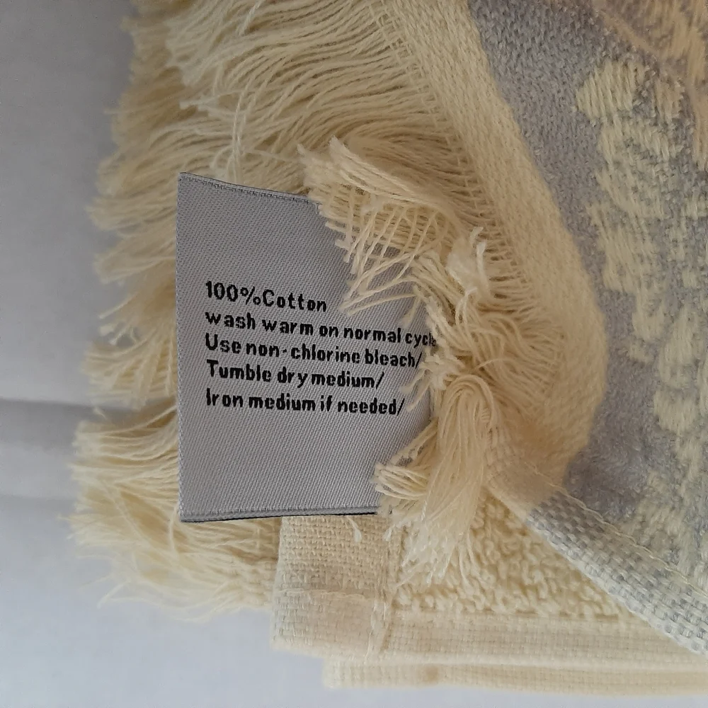 **MUNDU Floral Cotton Hand Towel Pair
